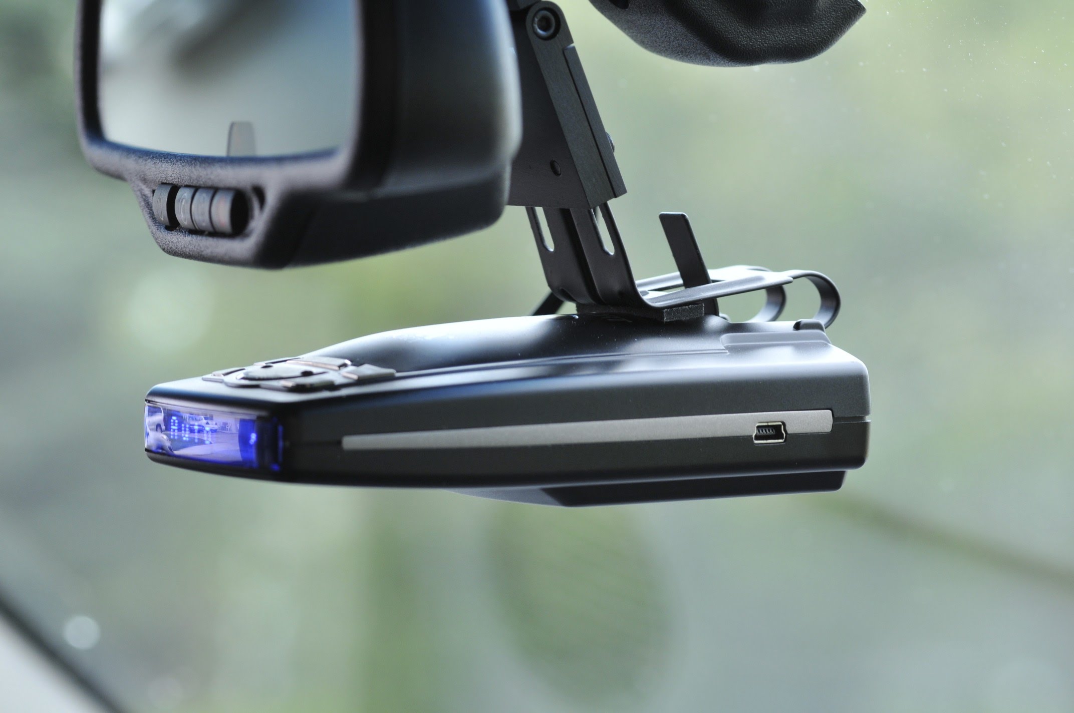 Best Radar Detector 2019 – Top 10 Cost Savers For Long Journey